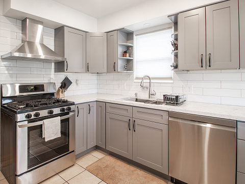 how to organize a small kitchen