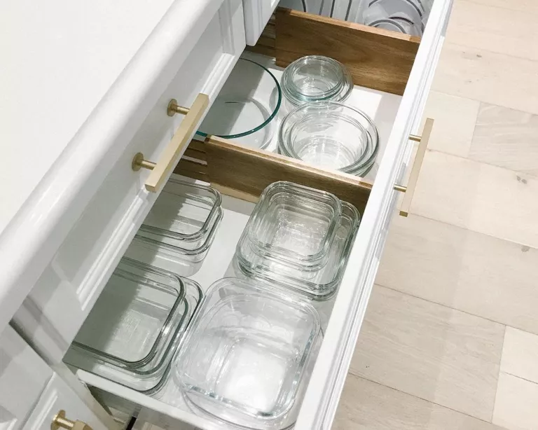 Drawer dividers to store and organize Tupperware