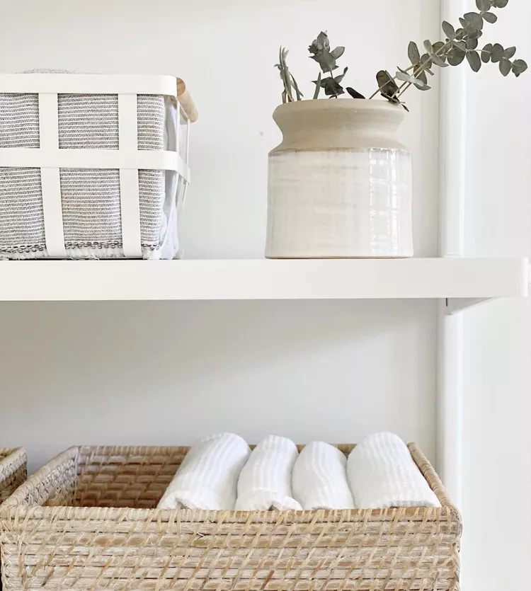 How to store kitchen towels in a basket