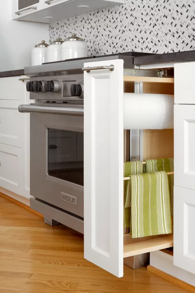 Pull-out cabinet for kitchen towels storage