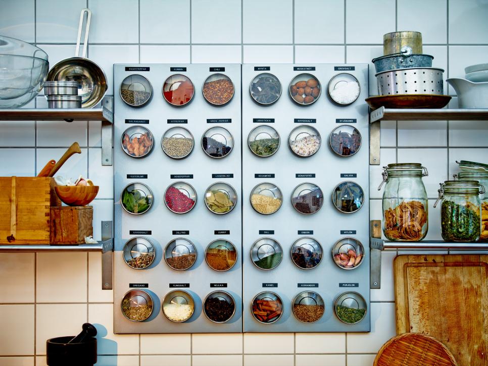 magnetic spice rack organizer for storing spices